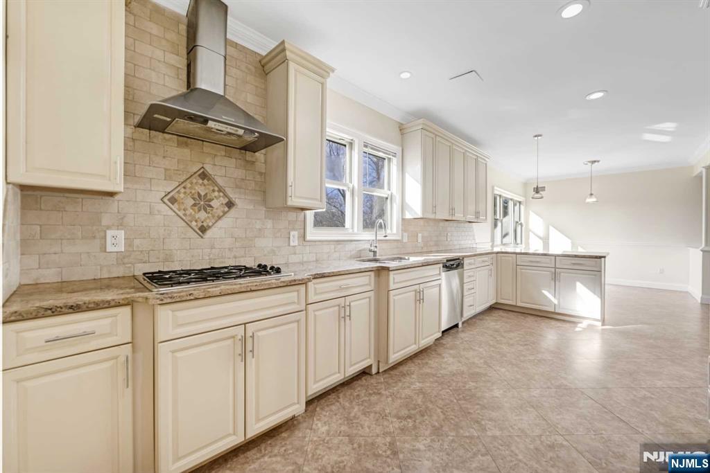 831 Pascack Road Paramus, NJ 07652 - Photo 7 of 26