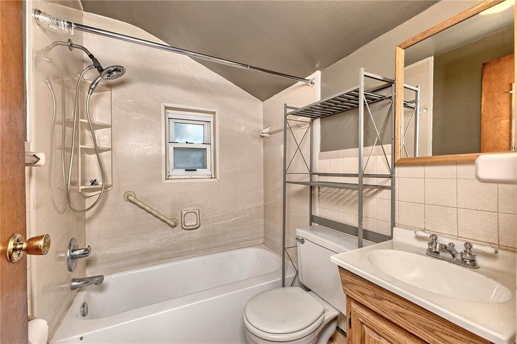929 Roland Road Pittsburgh, PA 15221 - Photo 15 of 28 Gallery Image 15