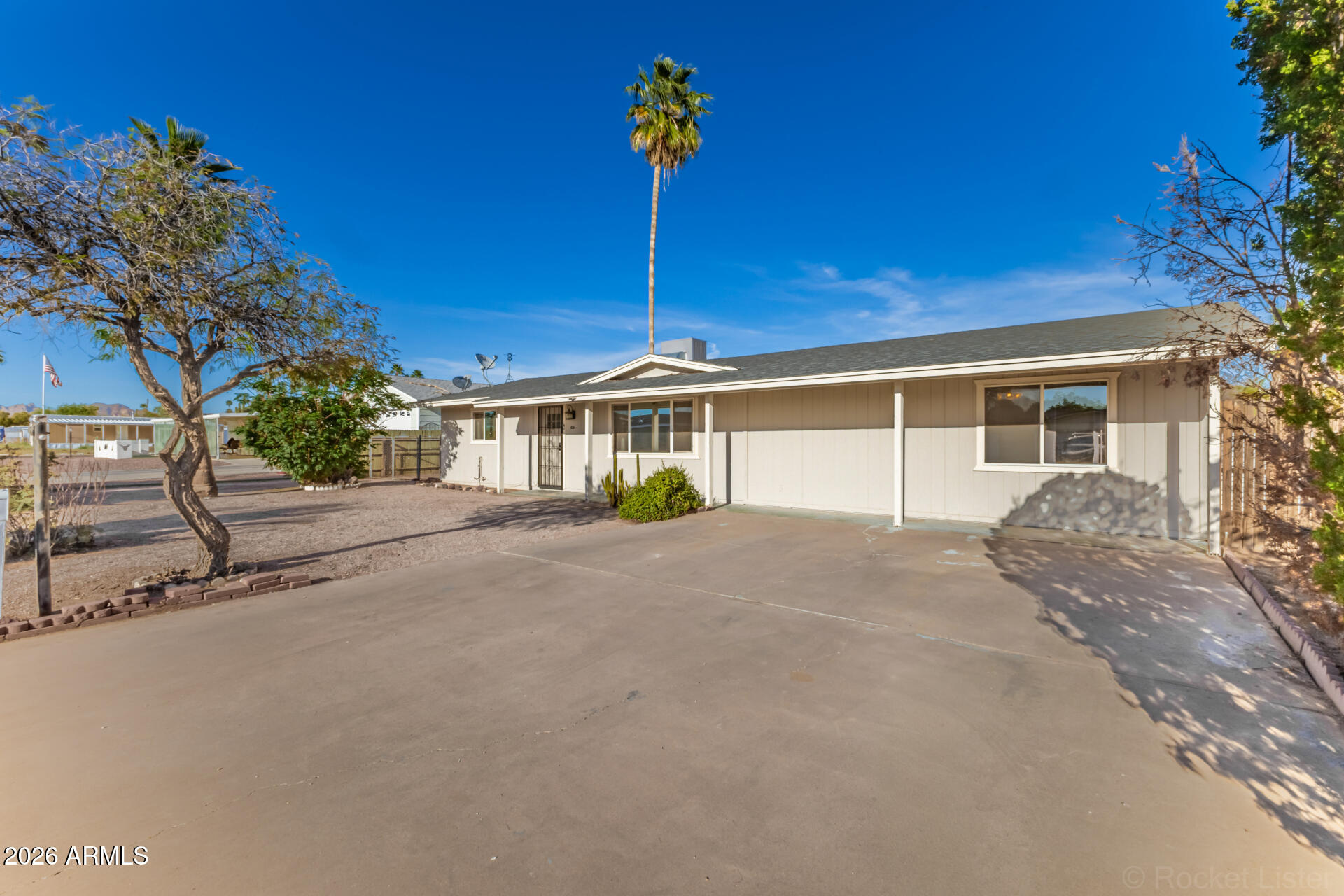 449 South Gold Drive Apache Junction, AZ 85120 - Photo 2 of 22 02 Gold