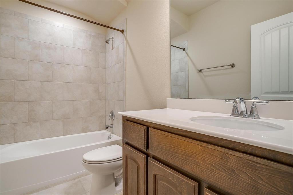 205 Mineral Point Drive Aledo, TX 76008 - Photo 32 of 38 a bathroom with a sink a toilet and a bathtub