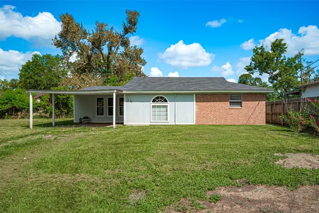 $1,350 | 227 North Austin Drive, Angleton, TX 77515