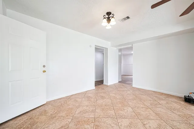 $1,350 | 227 North Austin Drive, Angleton, TX 77515