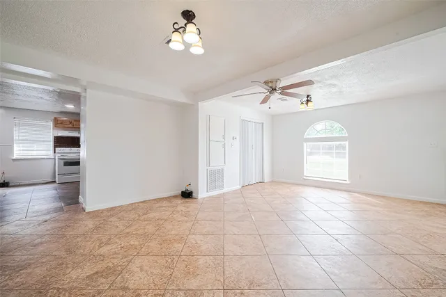 $1,350 | 227 North Austin Drive, Angleton, TX 77515