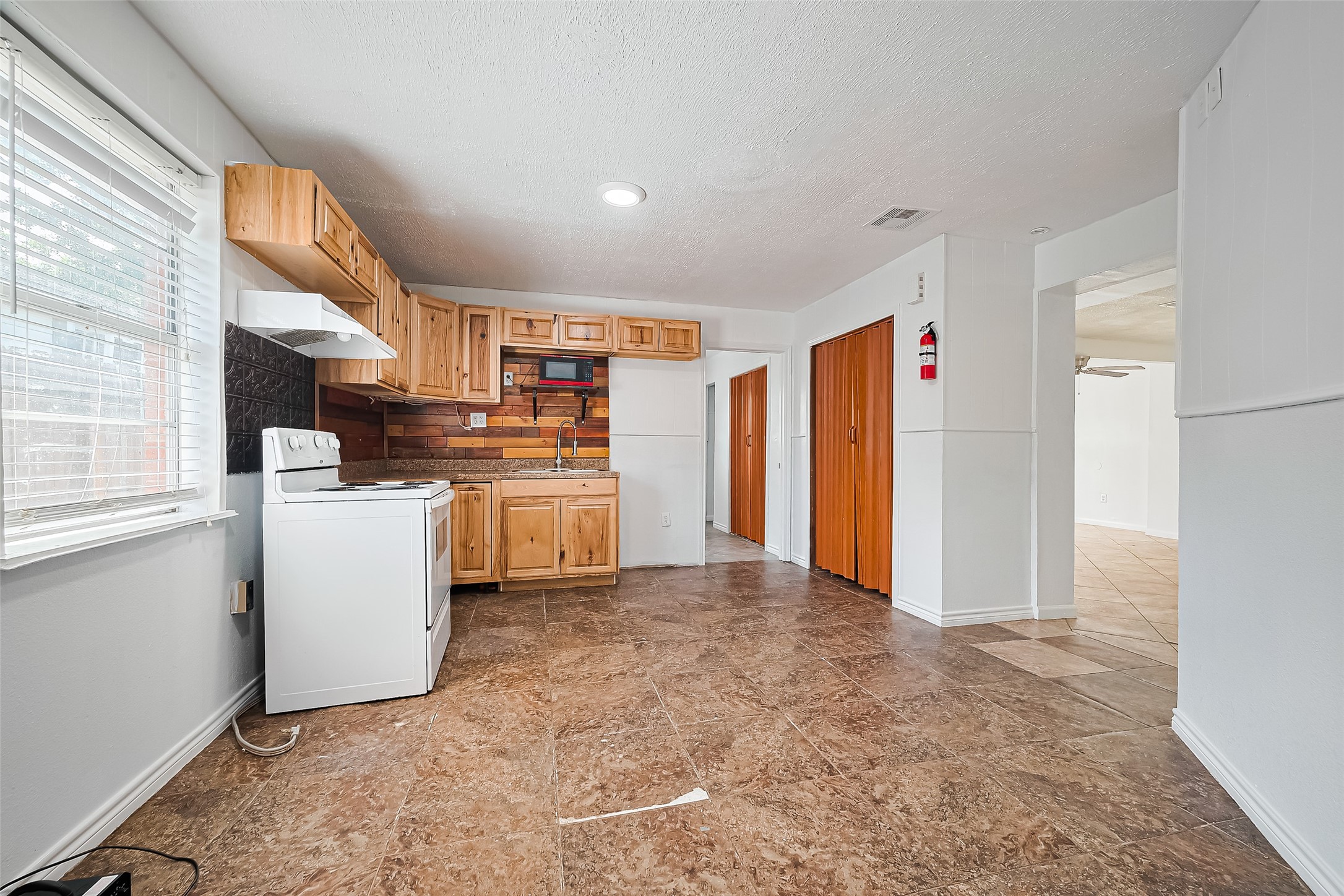 227 North Austin Drive Angleton, TX 77515 - Photo 18 of 41