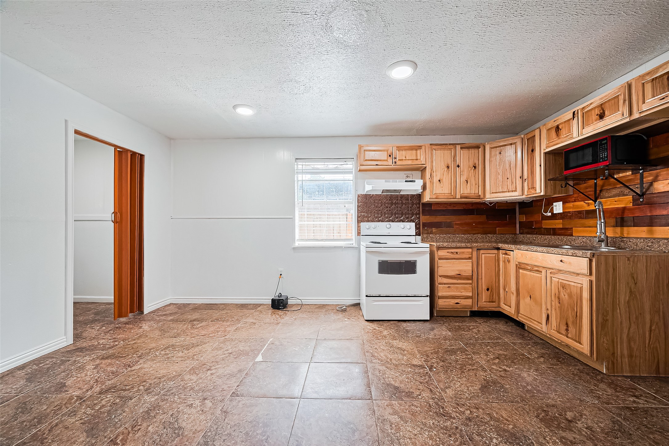 227 North Austin Drive Angleton, TX 77515 - Photo 19 of 41