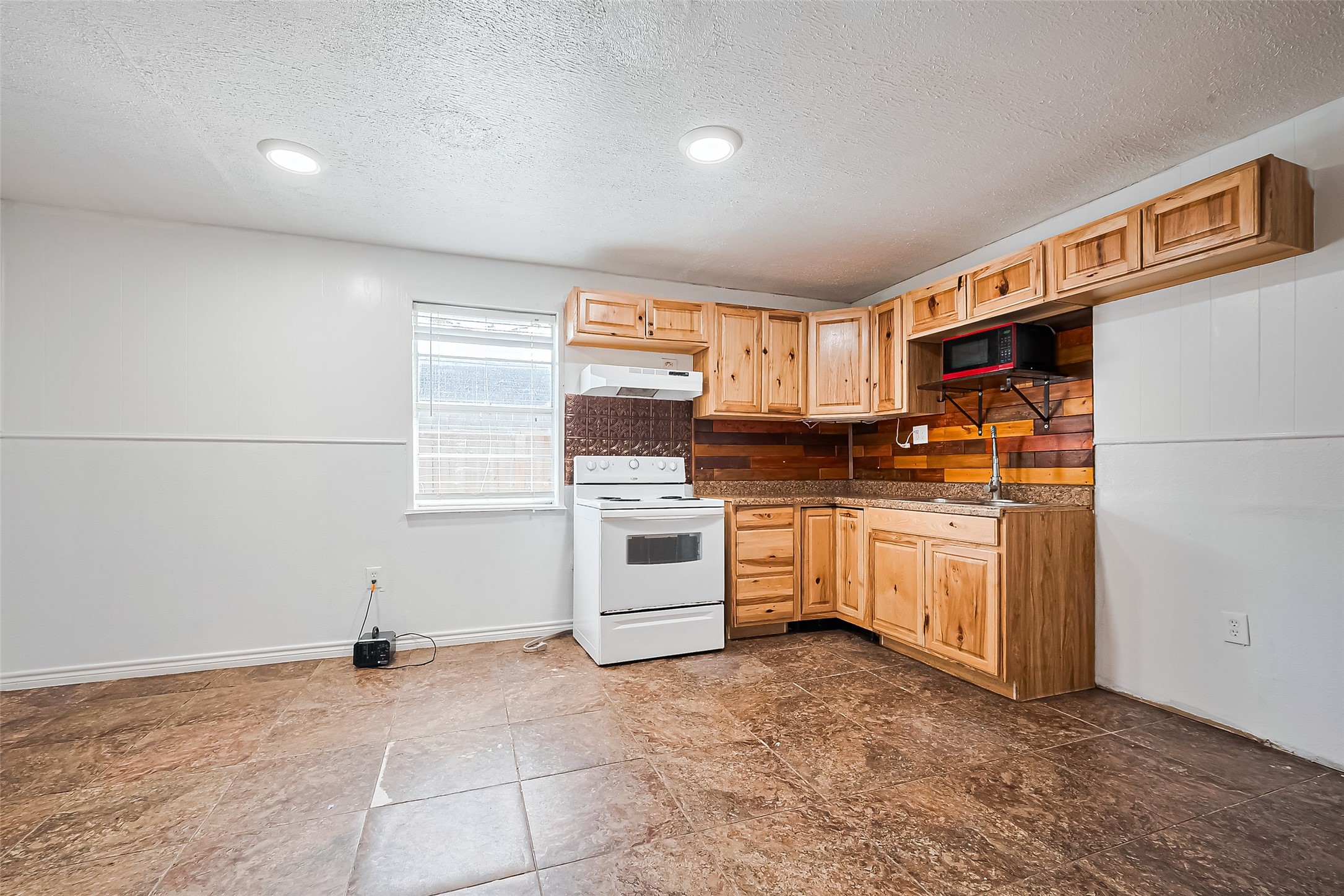 227 North Austin Drive Angleton, TX 77515 - Photo 20 of 41