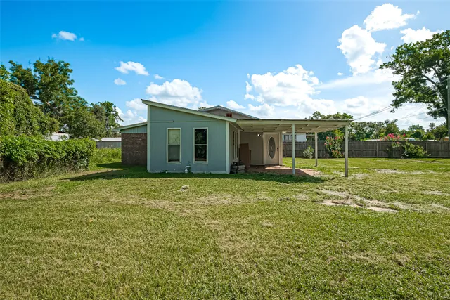 $1,350 | 227 North Austin Drive, Angleton, TX 77515