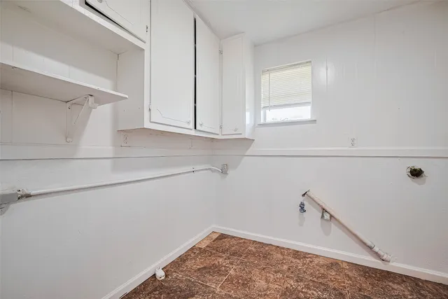 $1,350 | 227 North Austin Drive, Angleton, TX 77515