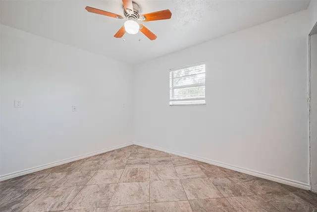 $1,350 | 227 North Austin Drive, Angleton, TX 77515