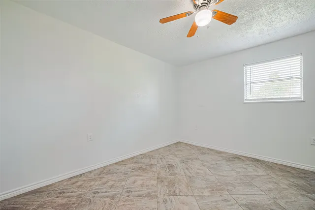 $1,350 | 227 North Austin Drive, Angleton, TX 77515