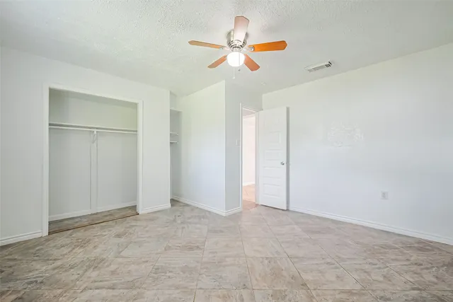 $1,350 | 227 North Austin Drive, Angleton, TX 77515