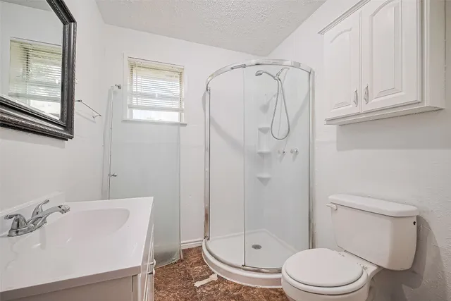 $1,350 | 227 North Austin Drive, Angleton, TX 77515