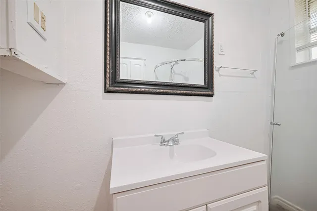 $1,350 | 227 North Austin Drive, Angleton, TX 77515