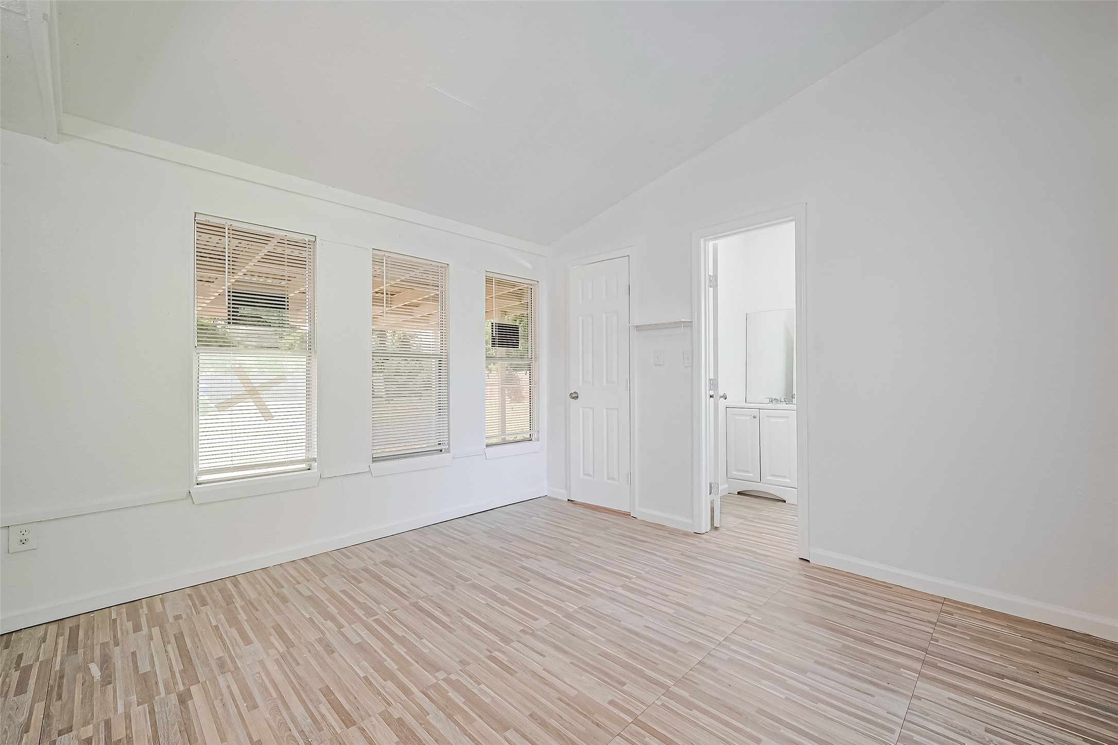 227 North Austin Drive Angleton, TX 77515 - Photo 30 of 41