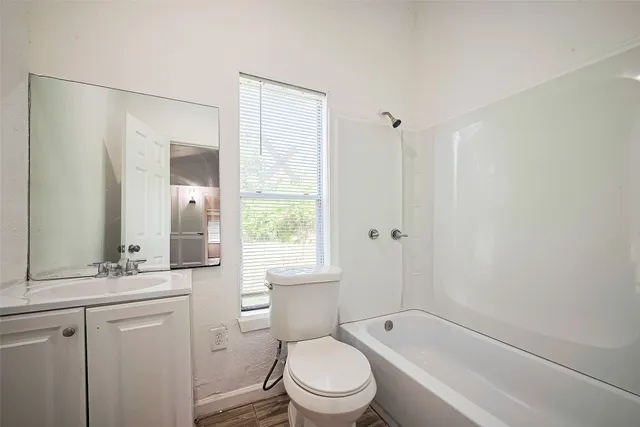 $1,350 | 227 North Austin Drive, Angleton, TX 77515