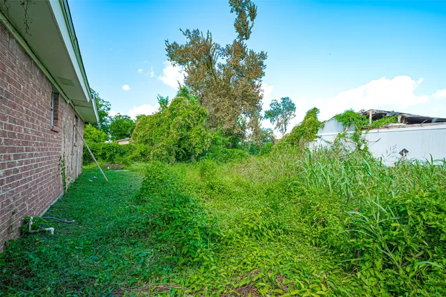 $1,350 | 227 North Austin Drive, Angleton, TX 77515