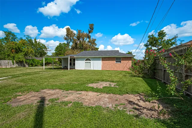 $1,350 | 227 North Austin Drive, Angleton, TX 77515