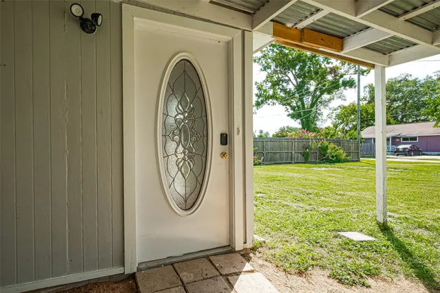 $1,350 | 227 North Austin Drive, Angleton, TX 77515