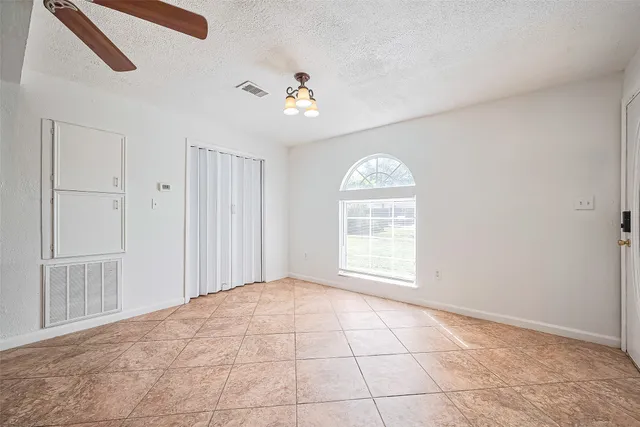 $1,350 | 227 North Austin Drive, Angleton, TX 77515