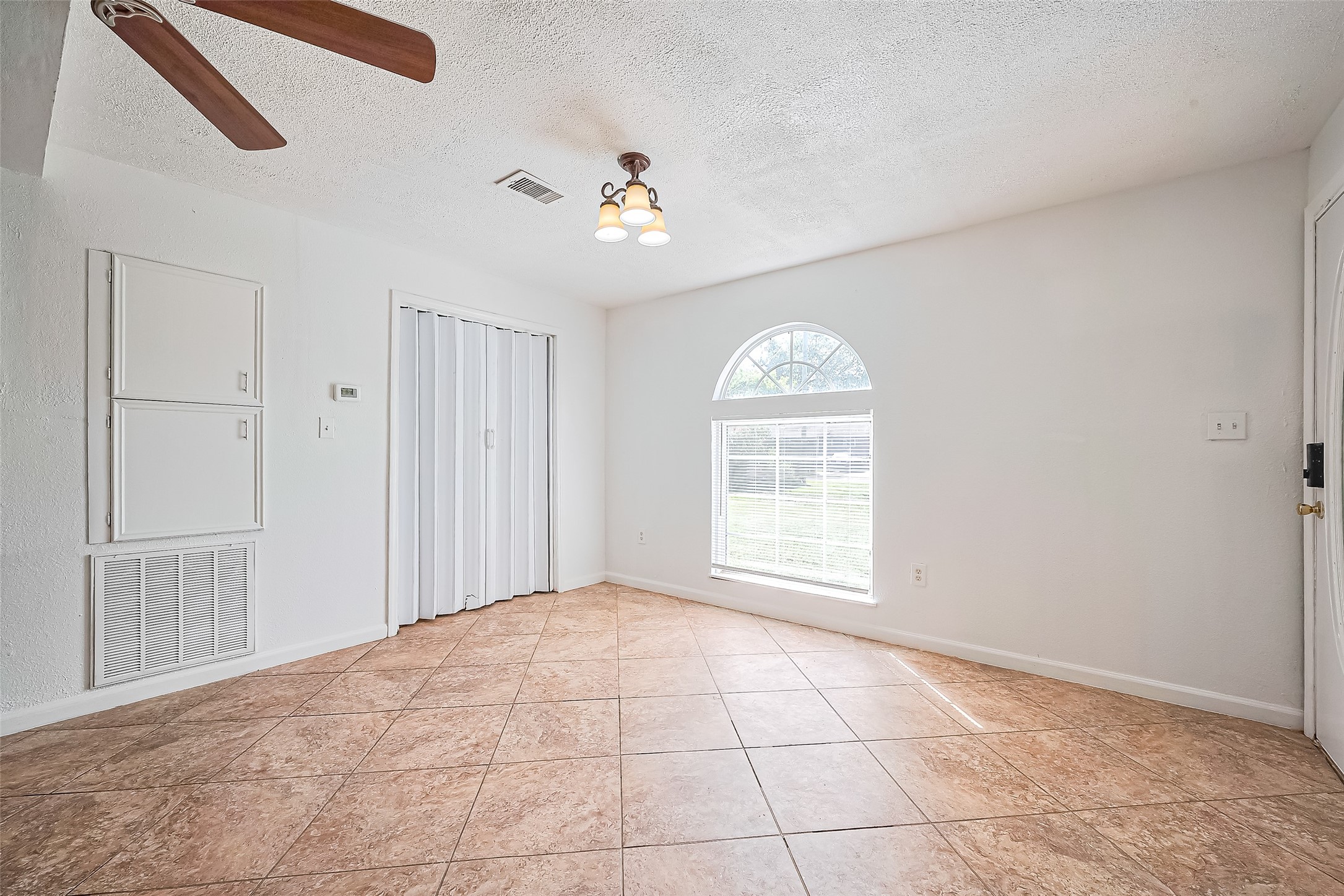 227 North Austin Drive Angleton, TX 77515 - Photo 9 of 41