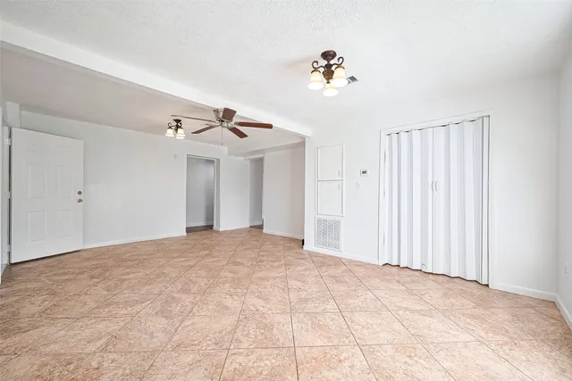 $1,350 | 227 North Austin Drive, Angleton, TX 77515