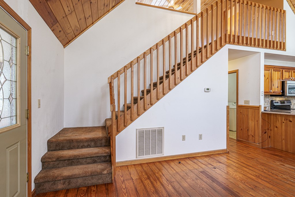 41 Carvers Vw Trail Murphy, NC 28906 - Photo 20 of 46 a view of entryway with wooden floor and stairs