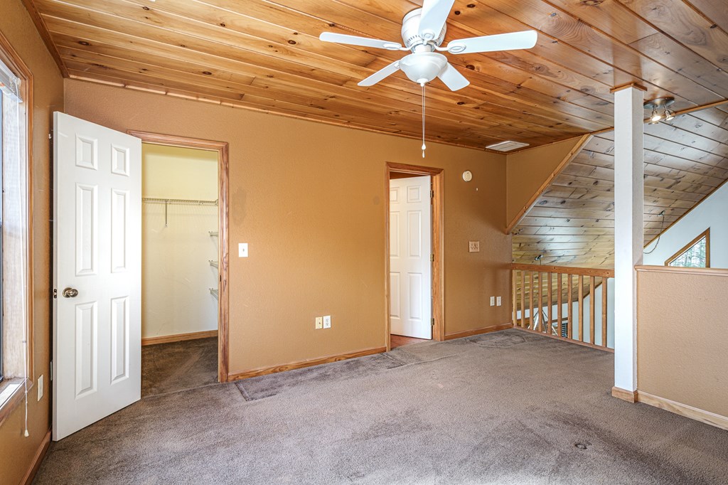 41 Carvers Vw Trail Murphy, NC 28906 - Photo 22 of 46 a view of a room with a garage