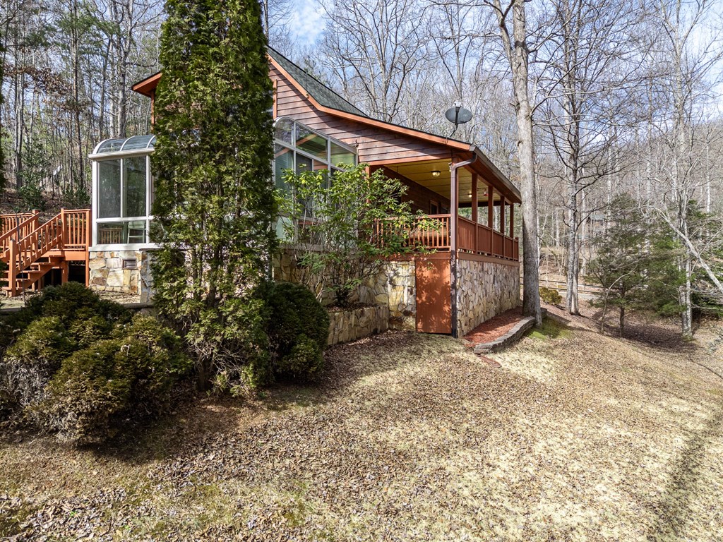 41 Carvers Vw Trail Murphy, NC 28906 - Photo 33 of 46 a backyard of a house with lots of green space