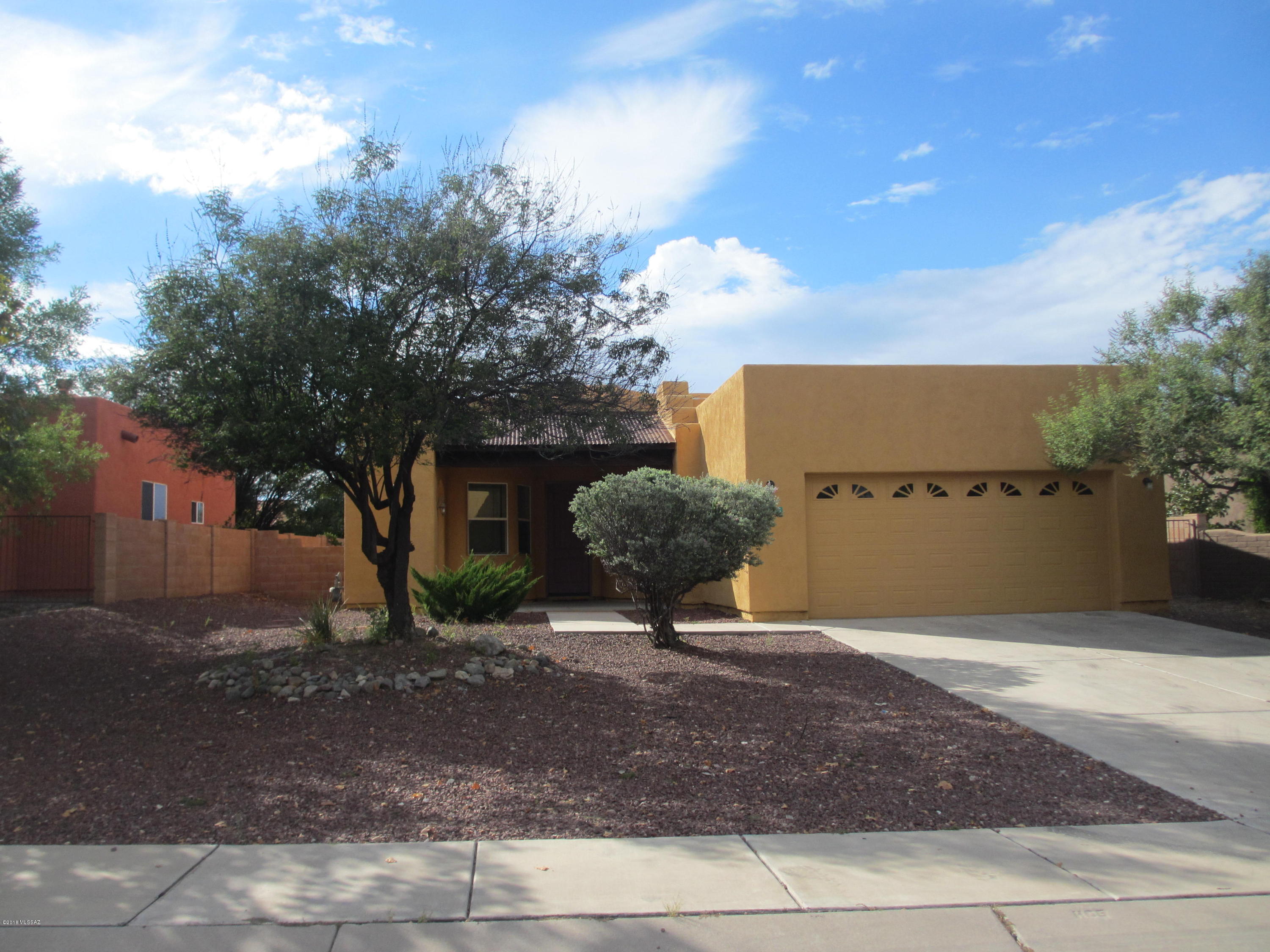 334 Via Bella Donna Rio Rico, AZ 85648 - Photo 4 of 40