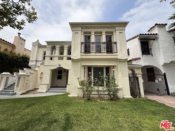 $5,600 | 211 South Arnaz Drive, Unit LOWR, Beverly Hills, CA 90211