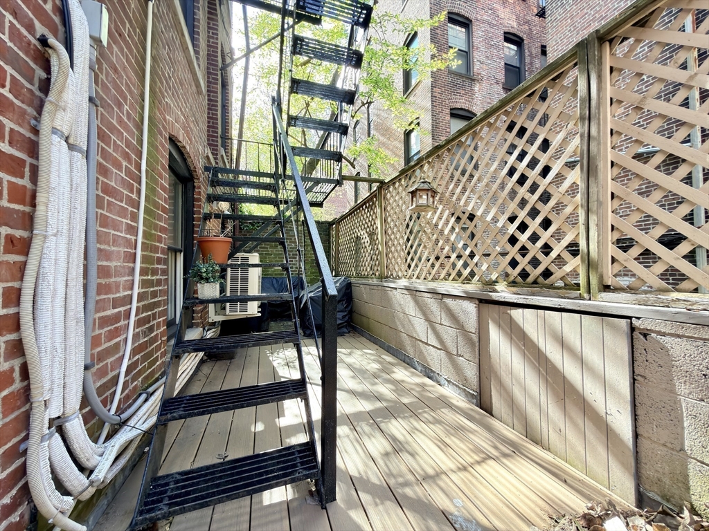 41 Pinckney Street, Unit B Boston, MA 02114 - Photo 25 of 31 a view of entryway with a front door