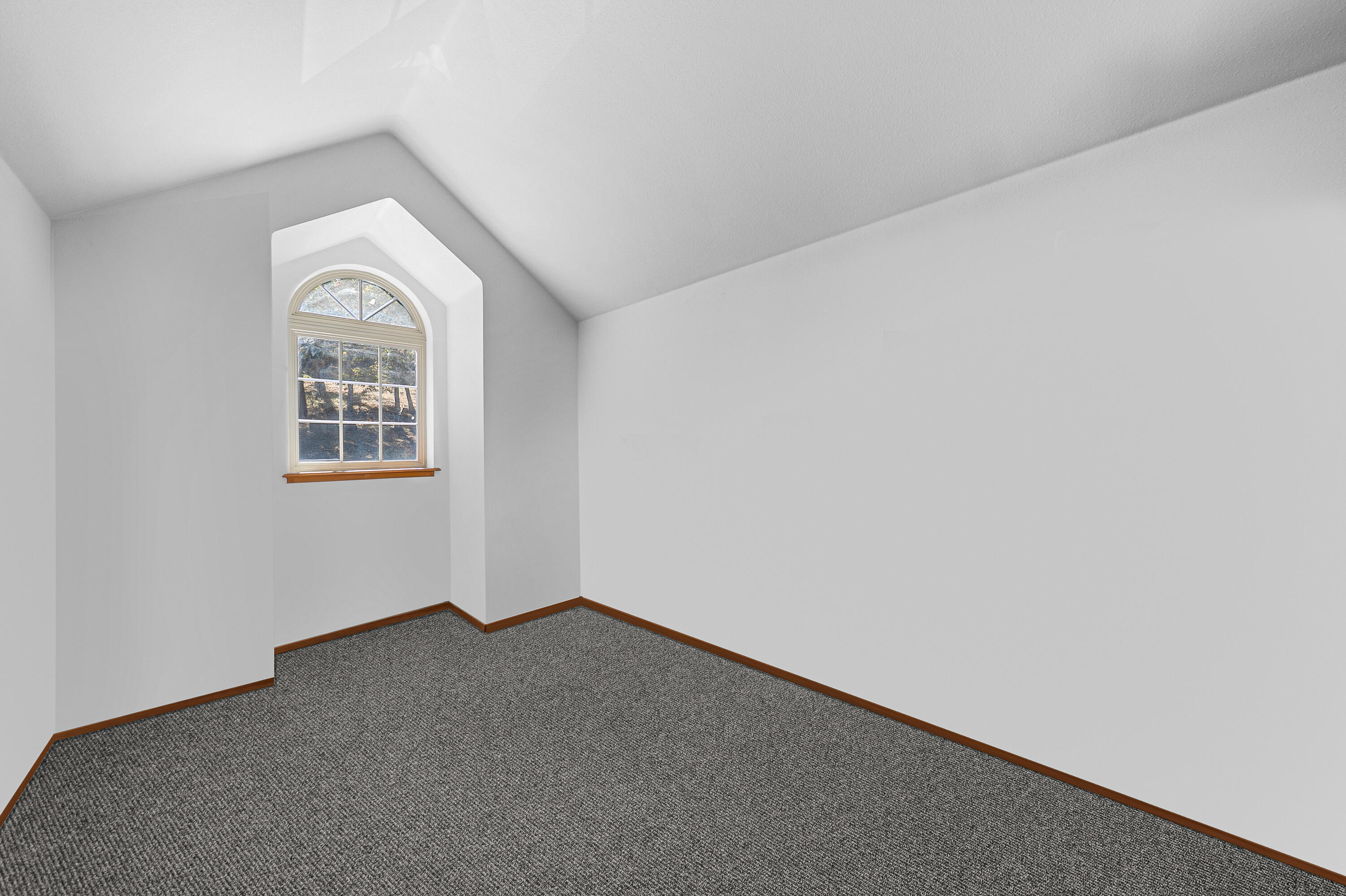 5227 Pioneer Road Medford, OR 97501 - Photo 31 of 55 9R9A5962