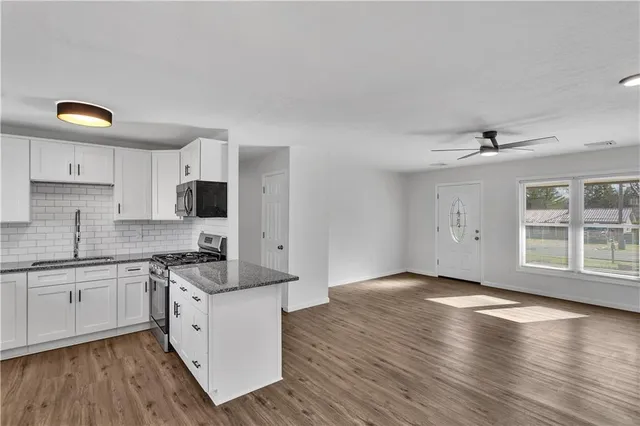 $295,000 | 206 Sandalwood Drive, Cranberry Township, PA 16066