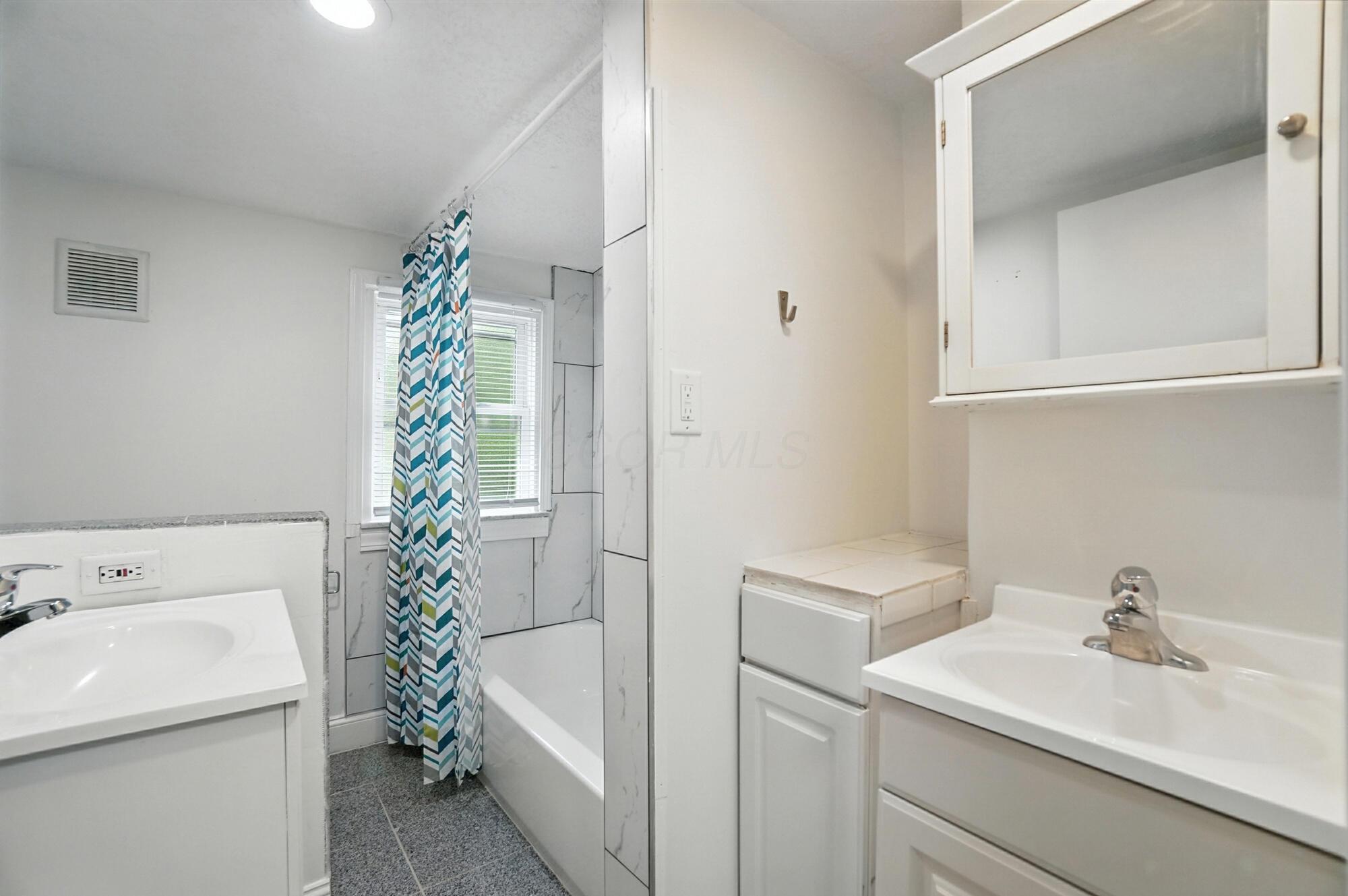 905 Kinnear Road Columbus, OH 43212 - Photo 32 of 67 Second Floor Full Bath