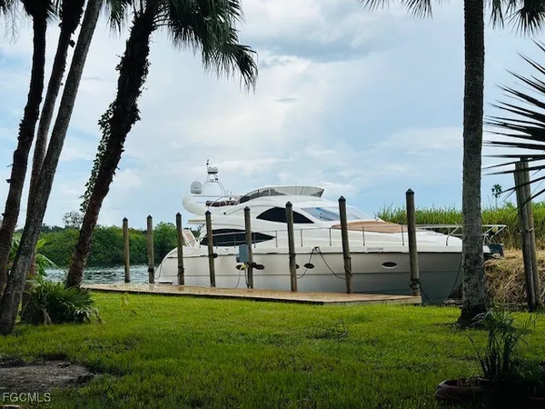 $1,600,000 | 19481-483 South River Road, Alva, FL 33920