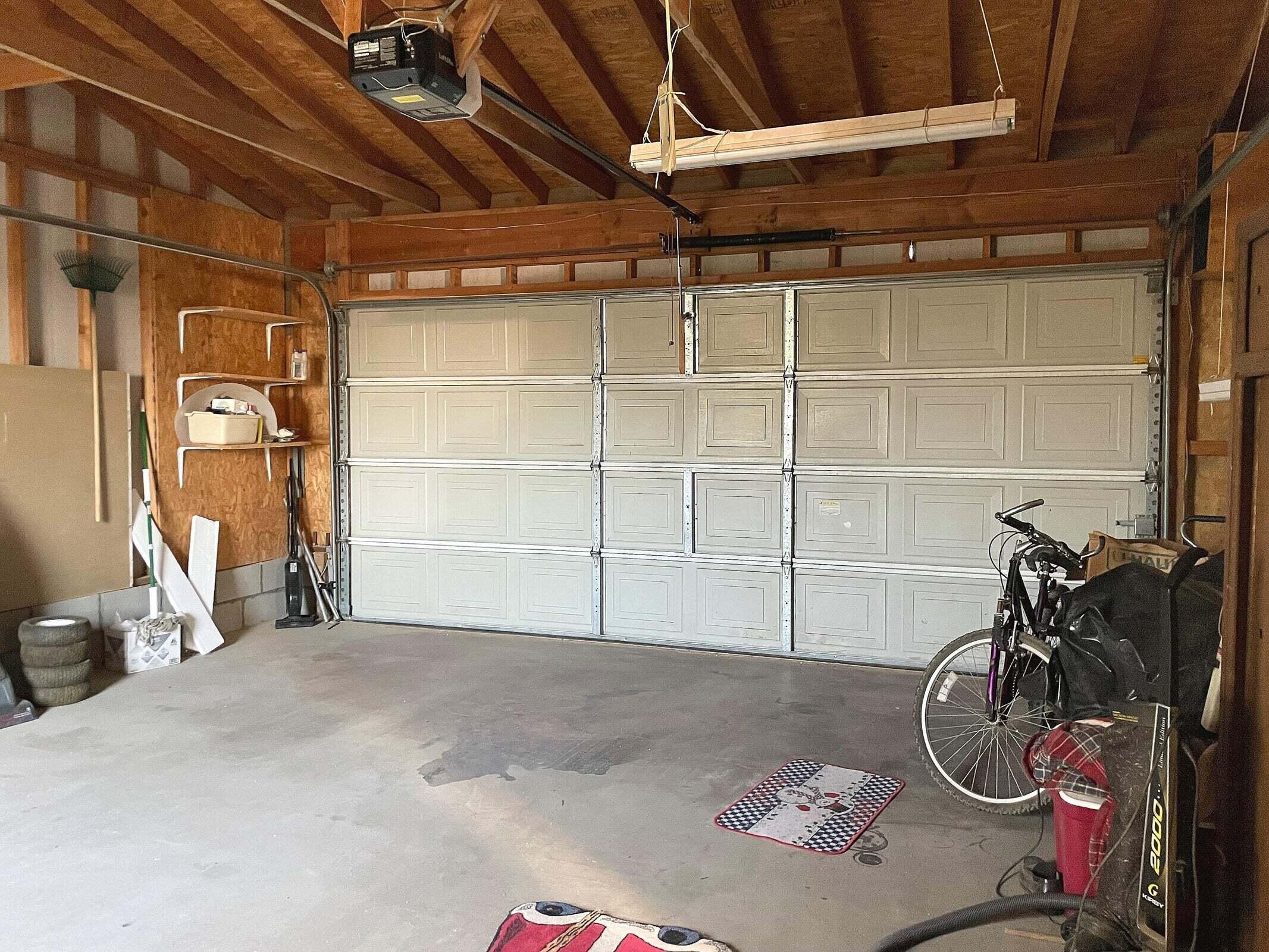 2285 Backus Road Mojave, CA 93501 - Photo 22 of 35 a view of a room with gym equipment