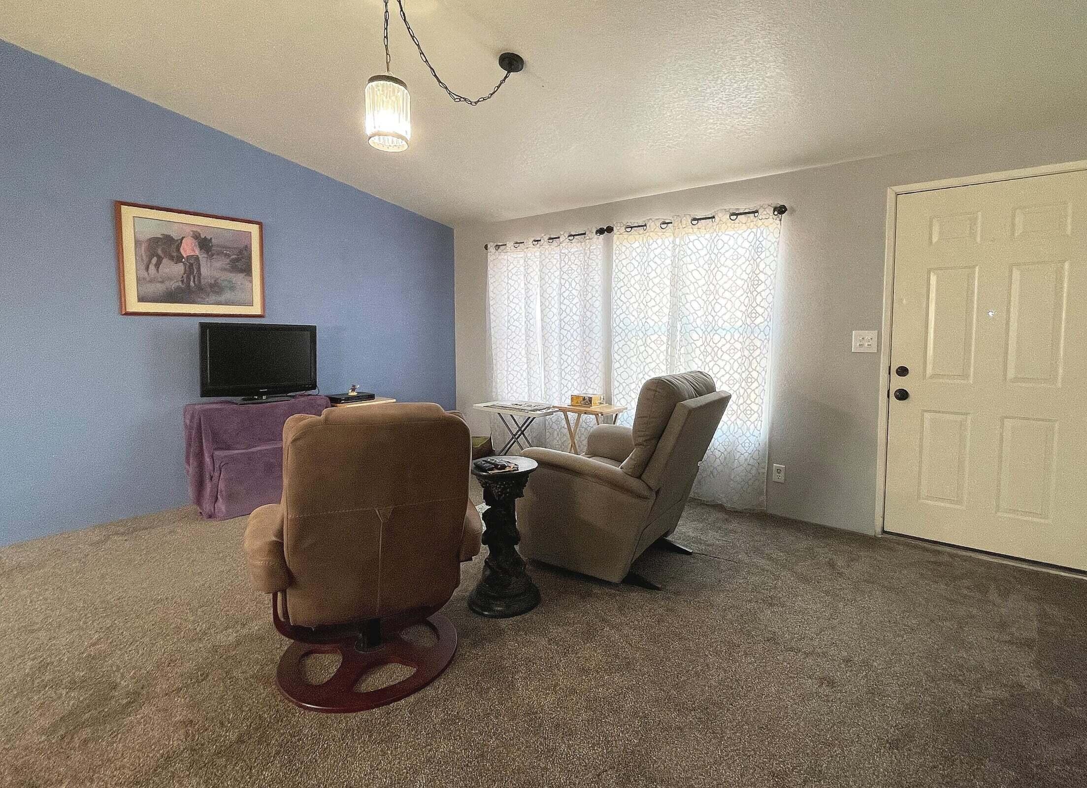 2285 Backus Road Mojave, CA 93501 - Photo 10 of 35 a workspace with furniture and a window