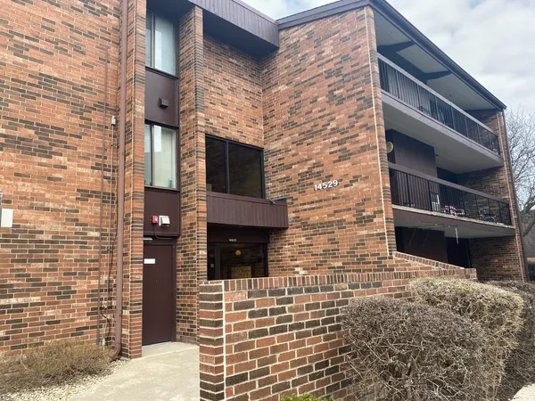 $196,000 | 14529 Walden Court, Unit M3, Oak Forest, IL 60452