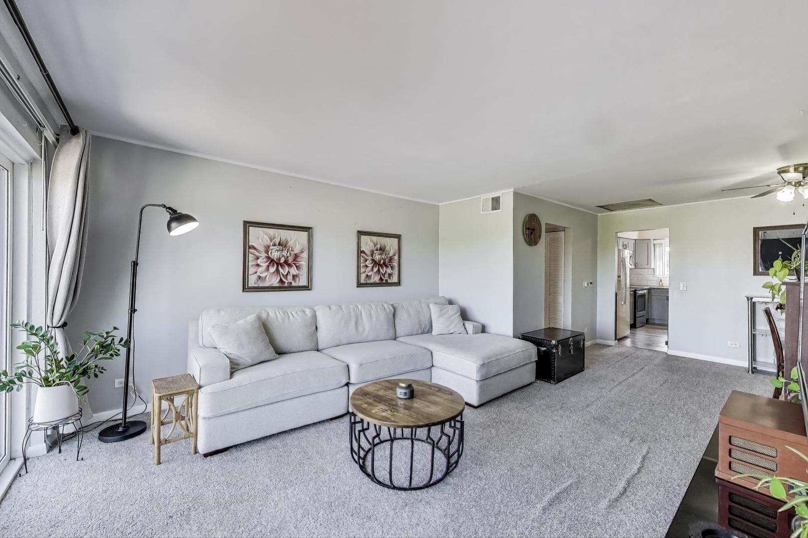 116 Steeple Drive, Unit E Buffalo Grove, IL 60089 - Photo 3 of 20