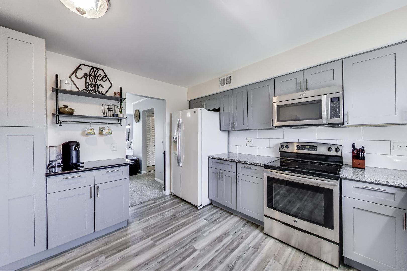 116 Steeple Drive, Unit E Buffalo Grove, IL 60089 - Photo 6 of 20