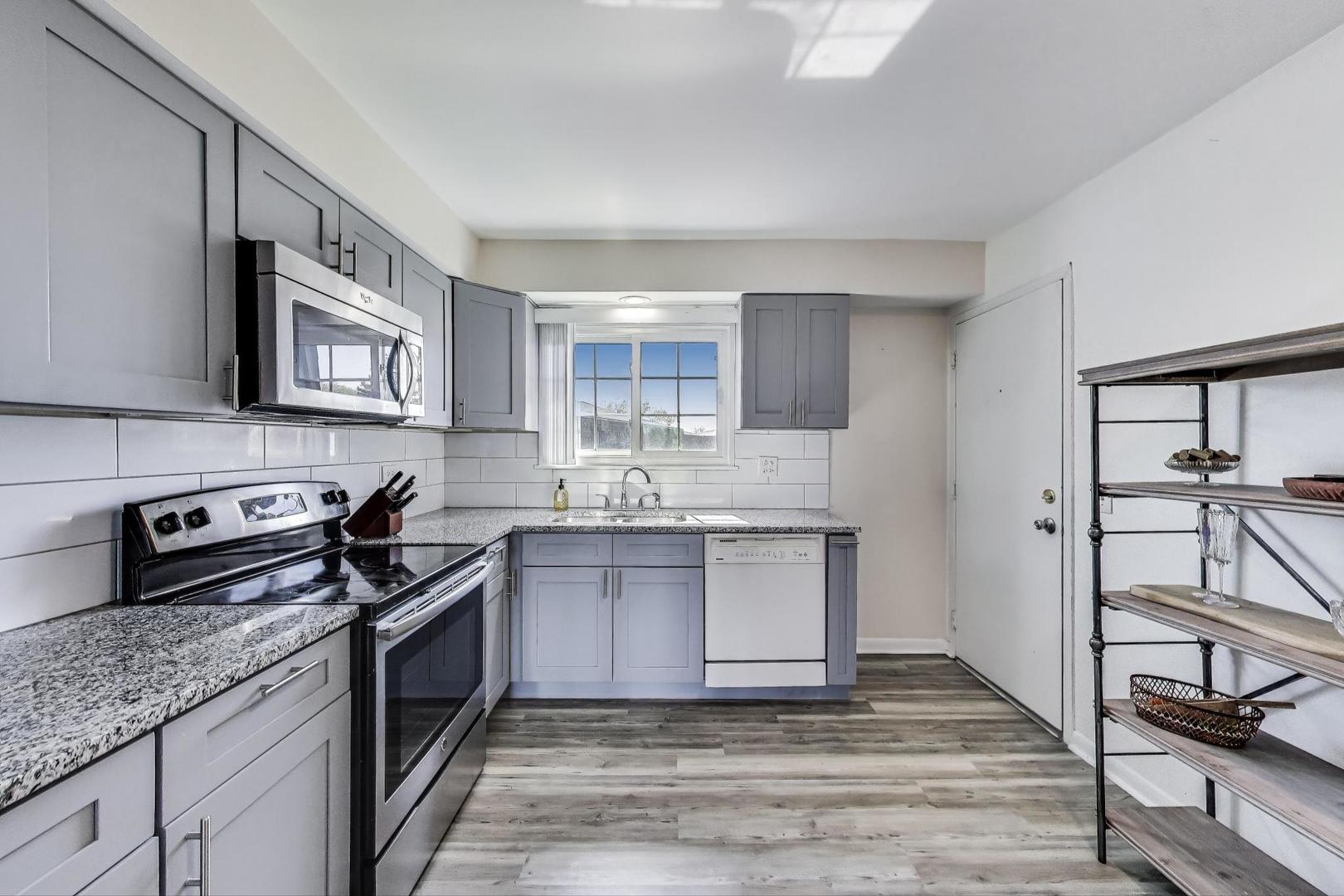 116 Steeple Drive, Unit E Buffalo Grove, IL 60089 - Photo 7 of 20