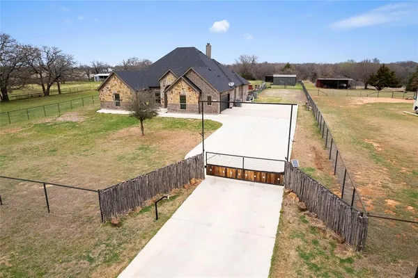 $650,000 | 294 County Road 3386, Paradise, TX 76073