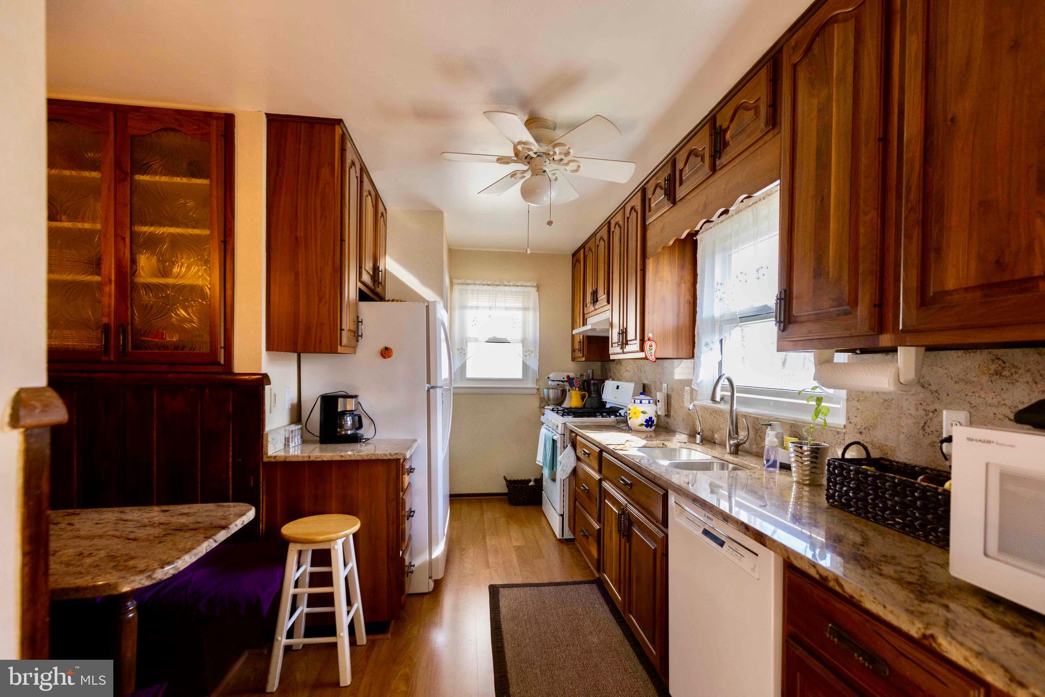 612 Kingsley Road Southwest Vienna, VA 22180 - Photo 21 of 47 Kitchen