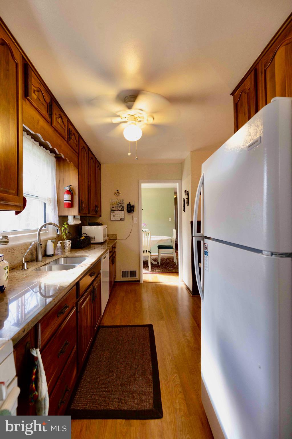 612 Kingsley Road Southwest Vienna, VA 22180 - Photo 22 of 47 Kitchen