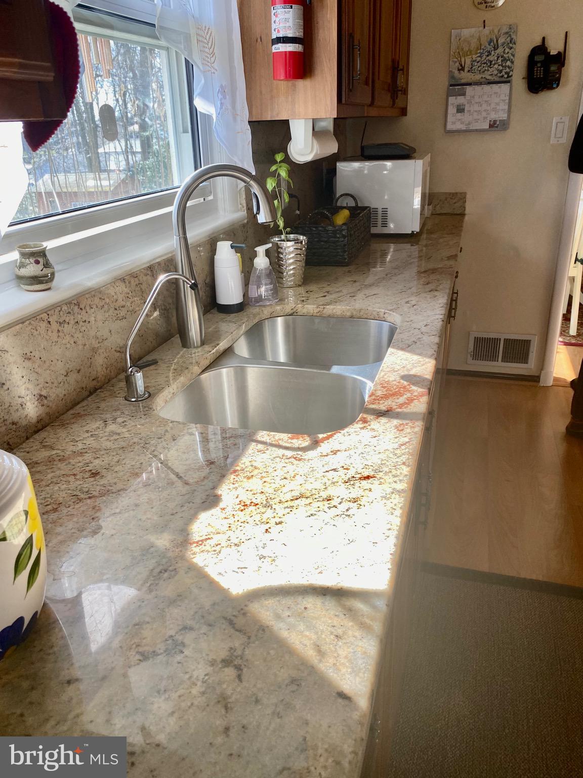 612 Kingsley Road Southwest Vienna, VA 22180 - Photo 23 of 47 Granite countertops