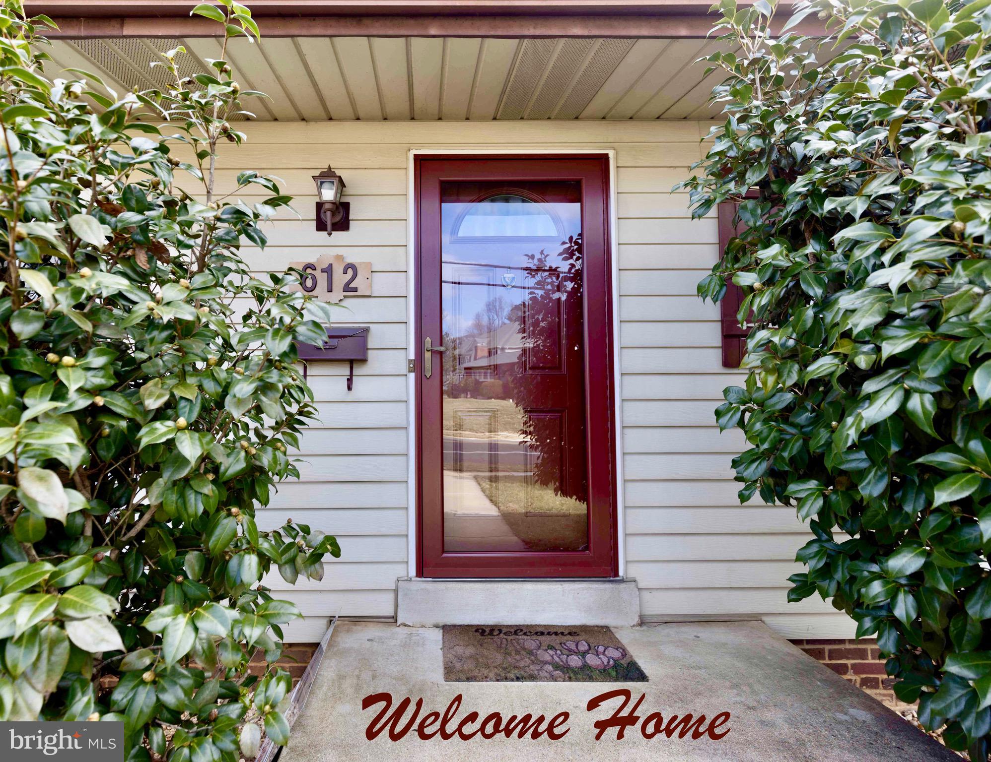 612 Kingsley Road Southwest Vienna, VA 22180 - Photo 3 of 47 Front entrance