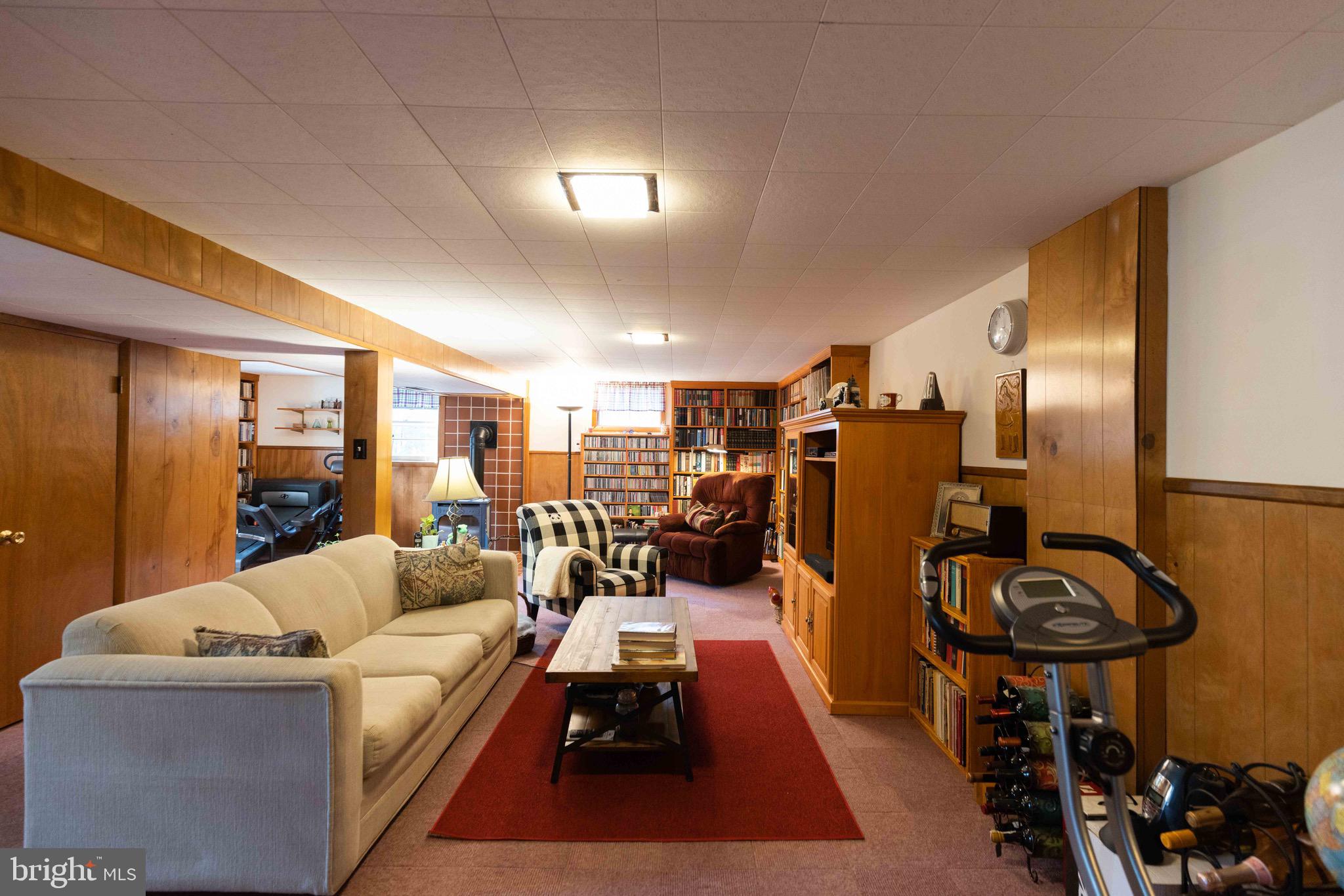 612 Kingsley Road Southwest Vienna, VA 22180 - Photo 34 of 47 Family/rec room