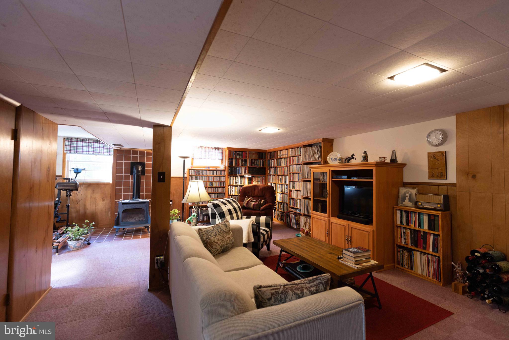 612 Kingsley Road Southwest Vienna, VA 22180 - Photo 35 of 47 Family/rec room