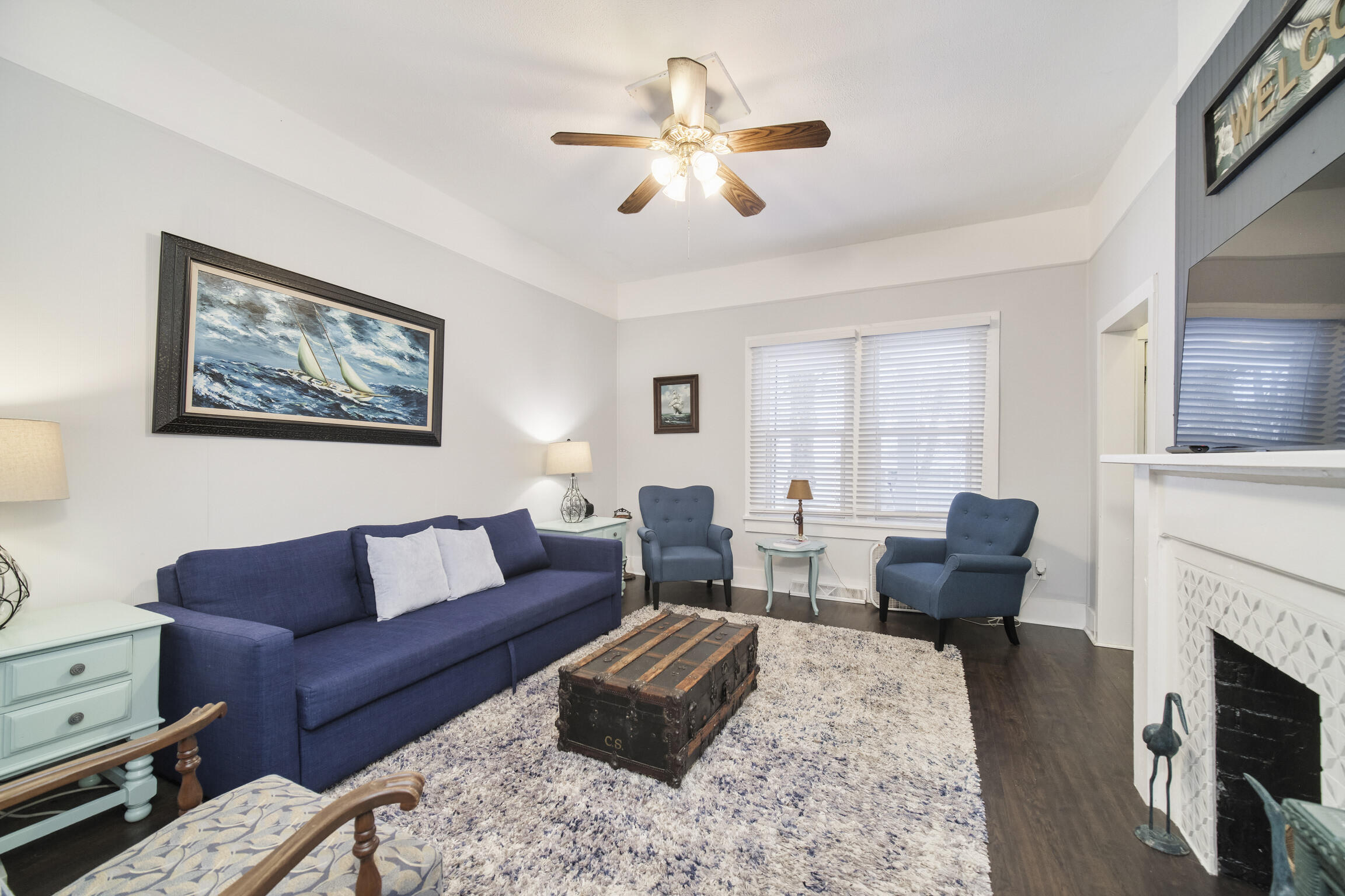 447 2nd Street Manistee, MI 49660 - Photo 11 of 59 445 Living Room