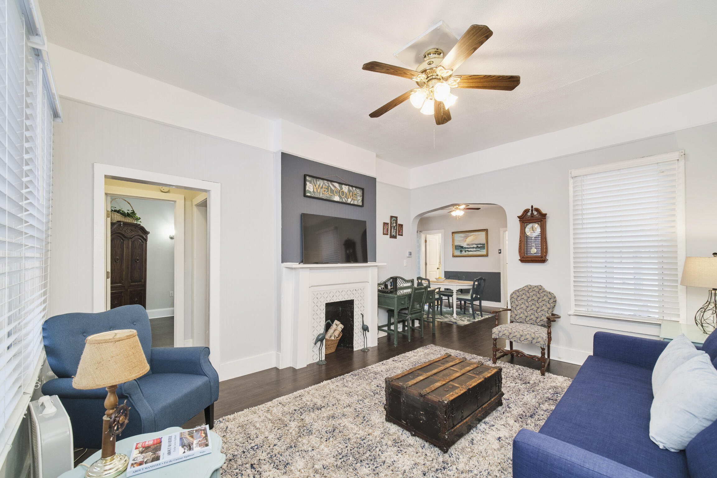 447 2nd Street Manistee, MI 49660 - Photo 13 of 59 445 Living Room